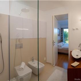 5 bedroom villa with heated infinity pool and sea views near Milna, Brac Island, sleeps 10